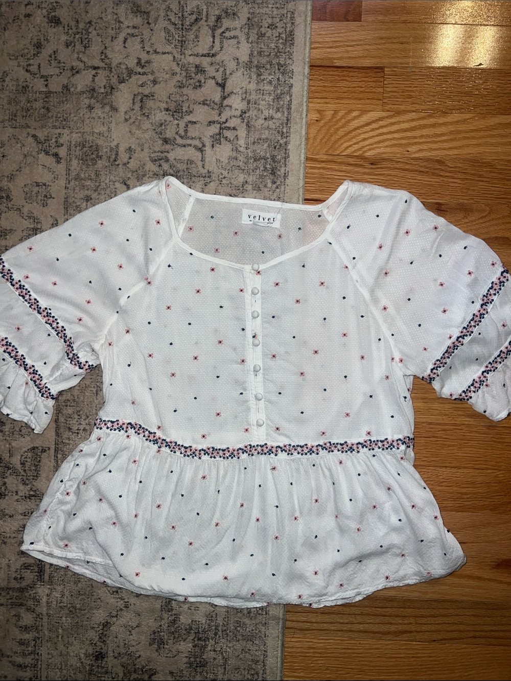 Velvet by Graham & Spencer XS Floral Embroidered Blouse White Pink Navy Button